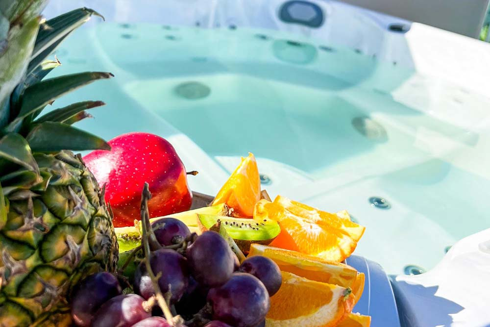 Fruit and Jacuzzi in the penthouse at Beach Apartamentos in Playa Palmera